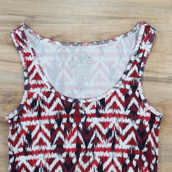 🔺️Time & Tru Red, White, & Blue Chevron/Aztec Print Stretchy Tanktop Medium - Picture 4 of 8